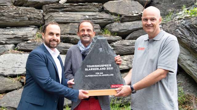 Alpinschule Glarnerland erste Trägerin des Glarner Tourismuspreises